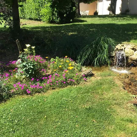 Апартаменты La Maison Des Cressonnieres Saint-Pardoux-du-Breuil